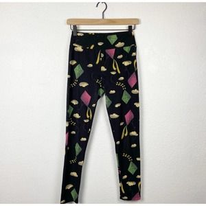 🖤 3/$25 SALE!! Lularoe allover kite print one size pull on leggings